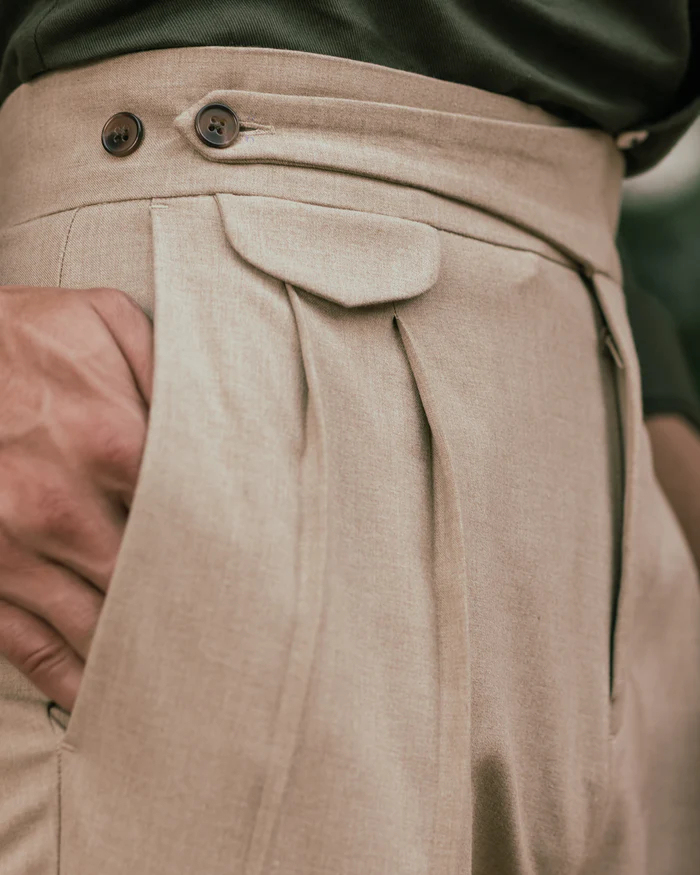 Pantalon tailleur coupe Gurkha en coton quatre saisons blue marine fabriqué en Italie – Claudio Mariani