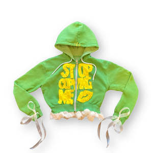 Sweat à capuche court en molleton pour femme, style Y2K, hiver, polyester/coton, broderie usée, patch et dentelle sur le devant - Product Image 1