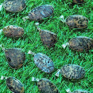 Colgante de Ágata Guepardo Natural de Alta Calidad con Cabujón de Corte Corazón y Dendrita de Miel - Product Image 4