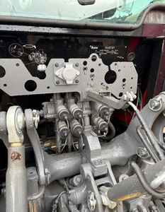 Tractor de Ruedas AGCO Massey Ferguson 399 de 50 HP 4WD de Calidad con Transmisión de Engranajes y Transmisión Automática para Uso Agrícola - Product Image 3