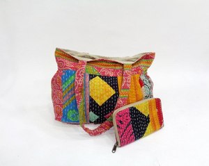 Bolso de hombro de mujer Kantha de algodón Multicolor Vintage hecho a mano cierre de cremallera dos correas florales a juego carteras Kantha florales - Product Image 4