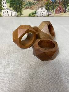 Anillo para servilletas de madera de acacia con diseño quemado y acabado lacado, hecho a mano, duradero y ecológico - Product Image 2