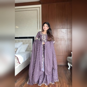 Ensemble ethnique chic multicolore en chinon avec détails de travail en resham et dupatta en chinon fantaisie, collection 2025 - Product Image 5