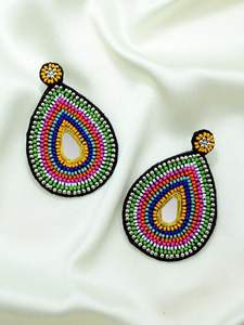 Boucles d'oreilles uniques faites à la main, légères, brodées de perles de verre, pour un style de fête, MOHSIN HANDICRAFTS MH-1140 - Product Image 1