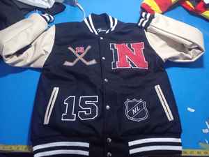 Chaqueta Bomber Varsity Personalizada con Mangas Bordadas en Chenilla, Cortavientos, Talla Grande, Acolchada, 100% Poliéster, Diseño Estampado - Product Image 6