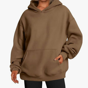 Sweat à capuche oversize pour femme Chill Luxe, en tissu polaire doux en coton, offrant un confort élégant, respirant et confortable, logo sur le devant - Product Image 1