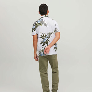 เสื้อโปโลพิมพ์ลายตามสั่งสำหรับผู้ชาย ลายต้นปาล์มสีขาวดำ เสื้อโปโลลำลองแขนสั้นสีขาวดำสำหรับผู้ชาย - Product Image 2