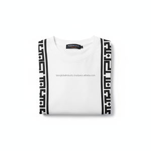 Camiseta Blanca de Lujo para Hombre, Diseño Geométrico Griego con Borde Negro, Hombros Caídos, Estilo Urbano Premium, Logotipo Personalizado OEM - Product Image 4