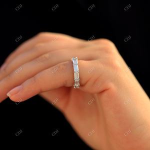 Banda de compromiso chapada en oro blanco de alta calidad East West Emerald Cut Moissanite Diamonds Full Eternity Wedding Band para mujer - Product Image 1