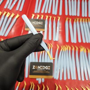 แหนบขนตาสีฟ้าปลายทองจับเรียบบรรจุภัณฑ์ตามสั่งโลโก้ได้ตามต้องการ - Product Image 4