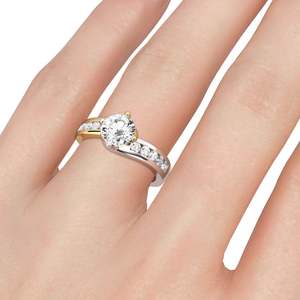 Anillo de Compromiso Jeulia de Plata de Ley Bicolor con Moissanita de Corte Radiante - Product Image 4