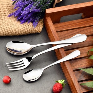 Ensemble de couverts classiques finis en argent Couverts durables en acier inoxydable pour un usage quotidien ou des occasions spéciales d'Inde - Product Image 2