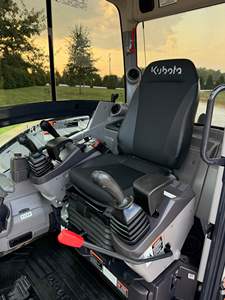 Excavatrice compacte Kubota KX033-4 durable, équipée d'un moteur diesel, pour travaux de terrassement, disponible à la vente. - Product Image 6