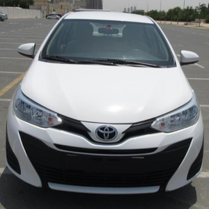 Yaris XLE GCC 2019 d'occasion avec régulateur de vitesse adaptatif, sièges en cuir, transmission intégrale, automatique, caméra arrière 360°, prix avantageux ! - Product Image 1