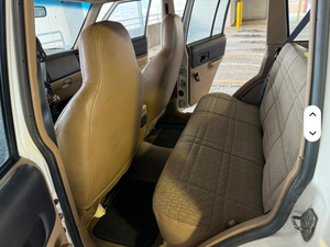 Jeep Cherokee SE 4x4 d'occasion abordable de 1999, sans réserve, boîte manuelle 5 vitesses, moteur 6 cylindres en ligne de 4,0 litres - Product Image 3