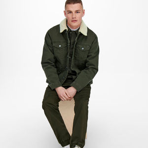 Veste en jean classique d'hiver pour homme avec style décontracté, finition délavée, coupe personnalisée, tissu en coton de qualité supérieure, respirant, haute qualité - Product Image 6