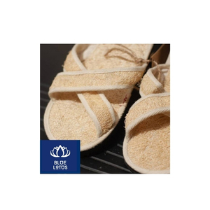 Pantoufles de luffa écologiques de Blue Lotus Farm imperméables avec semelle intérieure en tissu de semelle extérieure en plastique facile à nettoyer pour une utilisation en été et en hiver - Product Image 1