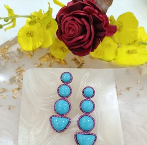 Pendientes de Diseño con Doble Capa de Circonitas Cúbicas con Acabado Plateado de Alta Calidad, Colección para Bodas y Fiestas para Mujeres y Niñas - Product Image 4