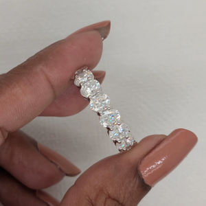 แหวนแต่งงานแบบคลาสสิกครึ่งวงประดับเพชรทรงรี 3.50 กะรัต ผลิตในห้องปฏิบัติการ สำหรับผู้หญิง วงทองคำขาว/เหลือง 10K/14K ของขวัญวันวาเลนไทน์ - Product Image 1