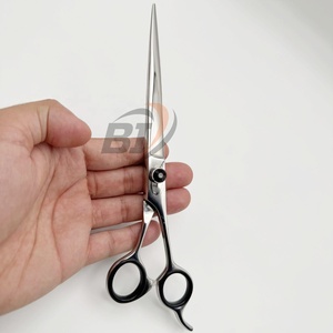 กรรไกรตัดผมมืออาชีพ J2 สแตนเลสสตีล 8.5 นิ้ว ปลายแหลมคมกริบ สำหรับร้านทำผม ใบมีดคม สำหรับคนถนัดขวา ด้ามจับขนาดกลาง - Product Image 5