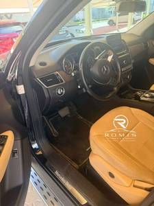 Mercedes-Benz SUV, Asientos de Cuero Negro, Volante a la Izquierda, 5 Plazas, Interior Oscuro - Product Image 4