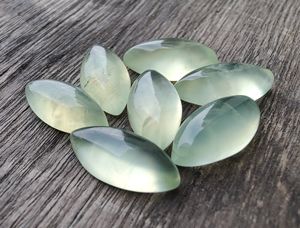 ลาวีรา โฮลเซล หินควอตซ์เพรนไนต์สีเขียว รับรองโดย IGI รูปทรงมาร์คีส์ หลังแบน ขนาด 8 มม. ขนาดปรับเทียบแล้ว หินธรรมชาติแบบเม็ดเดี่ยว - Product Image 3