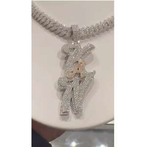 Pendentif Nom Personnalisé Plaqué Or en Argent Sterling 925 avec Style Mignon GRA Moissanite Lettres Passe le Test de Diamant Disponible à la Vente - Product Image 1