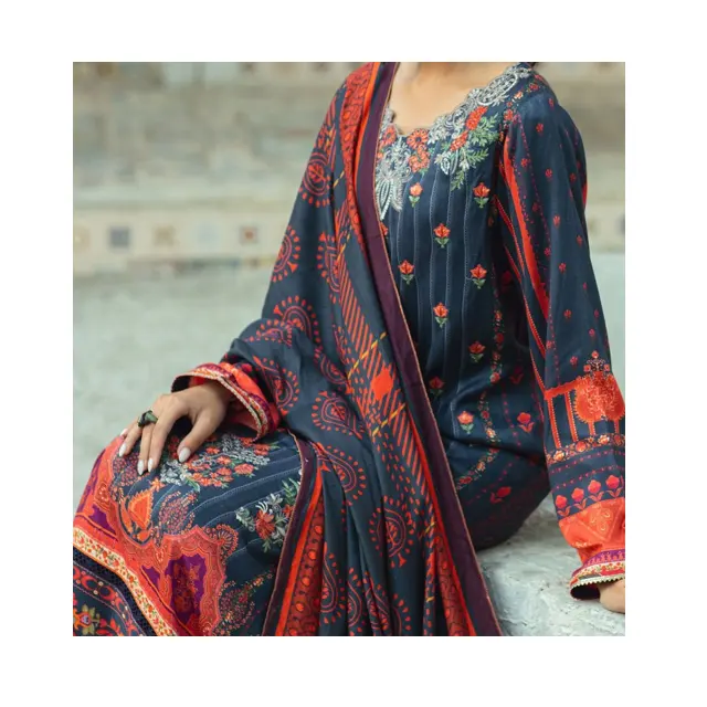 Gaun 3 potong Corduroy motif berpori terbaru buatan Pakistan untuk wanita Tersedia dengan harga terjangkau