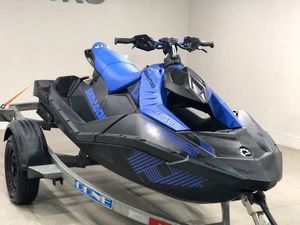 Moto Acuática Kawasaki SX-R 160 de Alto Rendimiento, Motor de 4 Tiempos y 300hp, Bote Inflable de Fibra de Carbono e Hypalon - Product Image 5