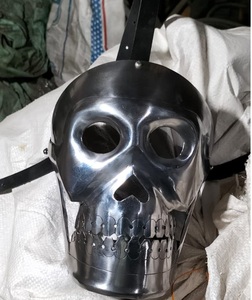 Casque d'armure en métal lourd de conception tendance pour la reconstitution historique en plein air, offrant une protection solide et une finition métallique authentique - Product Image 3