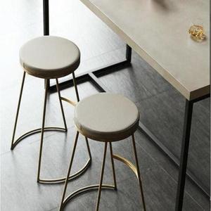 Tabouret de bar industriel vintage moderne en cuir véritable avec cadre en métal pour salon salle à manger meubles d'hôtel - Product Image 1