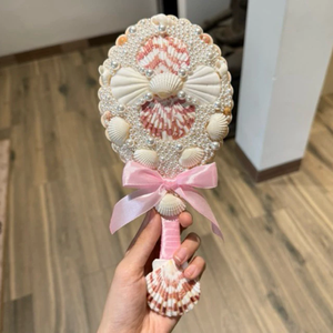 Miroir de courtoisie en coquillage fait main Viet Fargimex-Miroir de maquillage portable de luxe avec incrustation de coquillages d'inspiration côtière du Vietnam - Product Image 1