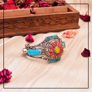 Brazalete Tibetano Plateado con Turquesa y Coral, Ajustable, Estilo Vintage, para Mujer - Product Image 2