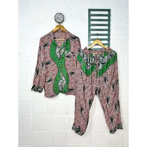 Ensemble De <b>Pyjama</b> Long En Soie Recycle Vtements De Nuit Lgers Et Respirants PJ Girly En XS - Product Image 1