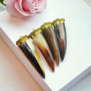 Collier pendentif en corne de buffle léger et élégant Accessoire en corne de boeuf personnalisé écologique Technique polie Artisanat naturel - Product Image 6