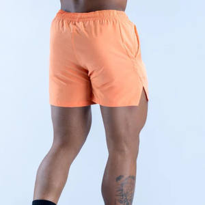 Shorts de sport décontractés pour hommes en gros personnalisés, shorts en polyester respirant à séchage rapide avec poches pour le basketball et l'entraînement - Product Image 5