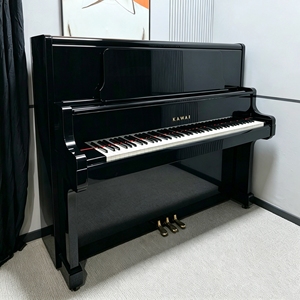 Piano Vertical KAWAI US6X de Segunda Mano Japonés de Alta Calidad en Venta, Tablero de Sonido Profesional, Teclas de Madera Maciza - Product Image 1