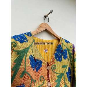 Veste matelassée brodée Suzani en coton unisexe manteau d'automne respirant avec bord brut court Kantha fait à la main pour les femmes - Product Image 5