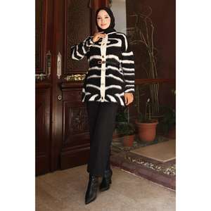 ชุดตะขอเกี่ยวอะคริลิก 100% สำหรับผู้หญิงผิวสี รุ่นลำลอง UK 6154 - Product Image 1