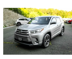Vehículos Toyota Highlander L.E + S.U.V. 2018 con Tracción en las Cuatro Ruedas y Entrada sin Llave, Listos para Enviar - Product Image 1