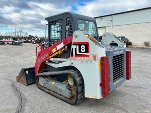 Chargeuse sur chenilles compacte diesel Takeuchi TL8 2015 avec moteur Kohler et hydraulique Huade haute performance - Product Image 4