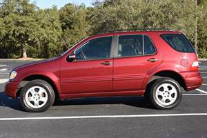Mercedes-Benz ML320 d'occasion de 2002, sans réserve, 1 propriétaire, transmission intégrale, rouge bordeaux, provenance sud-est - Product Image 3