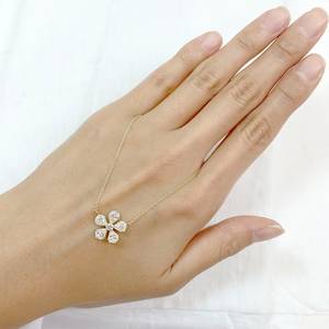 Collar con colgante de flor de oro amarillo de 14 quilates con cadena personalizada diamante cultivado en laboratorio Regalo de Cumpleaños perfecto para mujeres amigas - Product Image 1