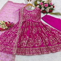 Robe Anarkali en pure soie chinon, avec broderie en fausse fourrure et sequins, pour les fêtes et festivals, par Fab Zone