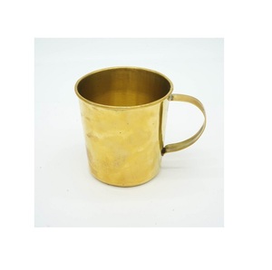 Taza de latón artesanal Taza de café de diseño elegante hecha por Indian Art Place a la venta con precio asequible - Product Image 5