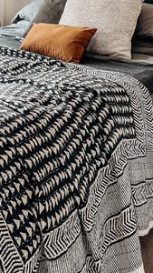 Couette kantha noir et blanc Couette Kantha faite à la main Design Unique Literie matelassée Kantha faite à la main Couvre-lit Handblock print kanth - Product Image 2
