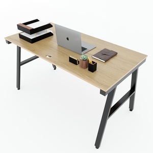 Escritorio Minimalista de Madera Contrachapada con Revestimiento de Melamina y Patas de Hierro - 140x70cm - Diseño Duradero - Product Image 1