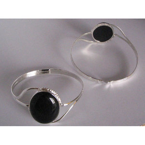 Bracelet en onyx noir naturel pour femmes Shah Gems, en argent sterling 925 avec placage or, pour cadeaux, pierre principale en quartz - Product Image 1