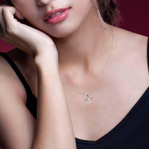 สร้อยคอเงินแท้ประดับมุกและเพชรโมอิสซาไนต์รูปดอกลิลลี่ - Product Image 4