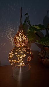 น้ำเต้าแกะสลักสำหรับตกแต่งขายดี: โอบกอดเสน่ห์จากธรรมชาติและงานฝีมือของช่างฝีมือวางจำหน่ายแล้ว! -ดอกบัวสีน้ำเงิน - Product Image 3